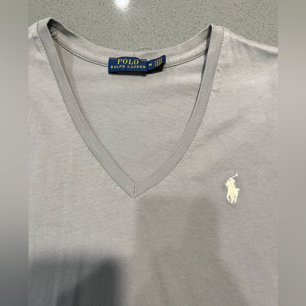 Polo by Ralph Lauren V-neck women’s shirt! So flattering 😍